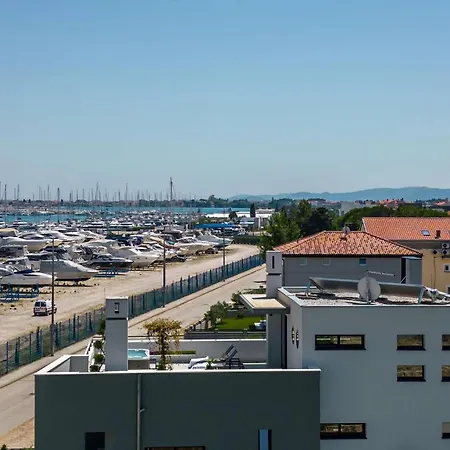 Nadja 4*